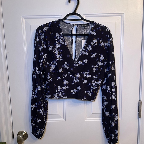 Dynamite Long-Sleeve Floral Cropped Blouse - Picture 1 of 8